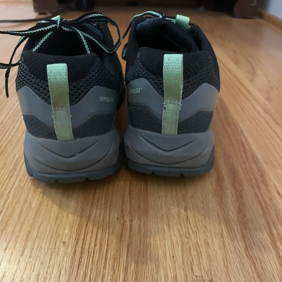 Women’s Merrell trail shoes - Picture 3 of 4